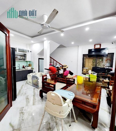 Nhà phố Yên Lạc chỉ 6tỉ hơn, 40m2 x 5 tầng, mặt tiền 6m,ô tô đỗ cửa, lô góc thoáng sáng