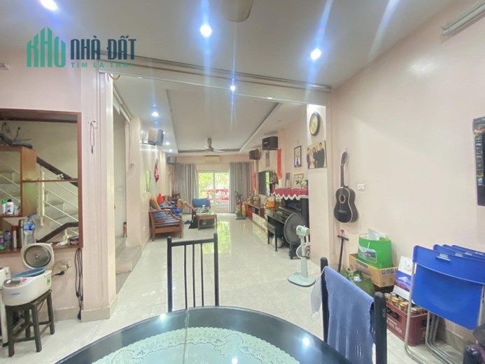 Bán nhà Minh Khai ô tô đõ cửa: Diện tích : 59.2m
MT:7.13m, 4 Tầng.8 tỷ