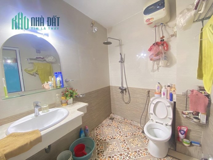 Bán nhà Minh Khai ô tô đõ cửa: Diện tích : 59.2m
MT:7.13m, 4 Tầng.8 tỷ