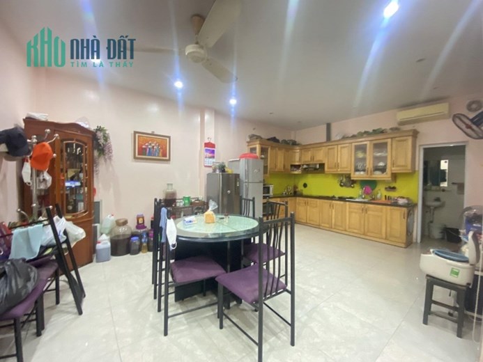 Bán nhà Minh Khai ô tô đõ cửa: Diện tích : 59.2m
MT:7.13m, 4 Tầng.8 tỷ
