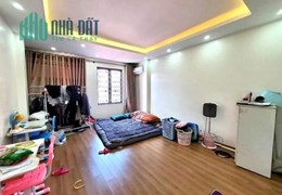 Rất Cần Bán Nhà Ngọc Lâm, Long Biên 5T, 33m2 giá 3,4 tỷ