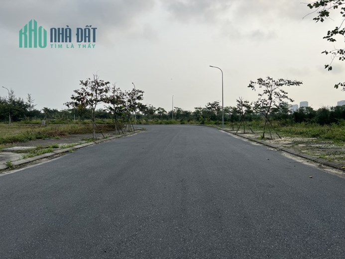 Đất FPT 144m2 giá 2.95  tỷ, vị trí đẹp