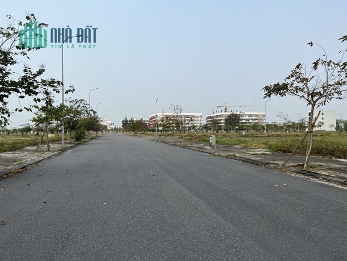 Đất FPT 144m2 giá 2.95  tỷ, vị trí đẹp