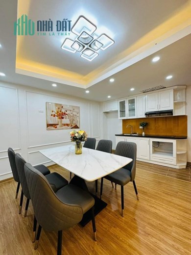 Bán Nhà Hoàng Quốc Việt - 97m2 giá 12,5 tỷ, cho thuê văn phòng