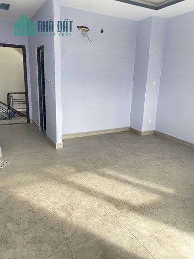 Nhà 3 lầu hoành tráng cách đường lớn Phạm Văn Đồng 30m