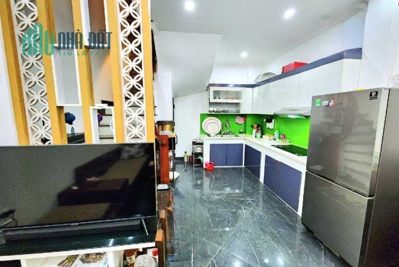 CAM KẾT thật 100%! Bán nhà sát cầu vượt Mai Dịch, vị trí cực đẹp, sát phố