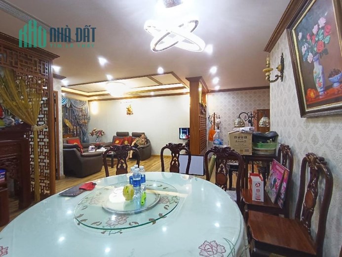 Hiếm - Căn 3PN 3WC cc MD Complex diện tích 147m2 giá 6,1 tỷ đẹp thoáng mát.