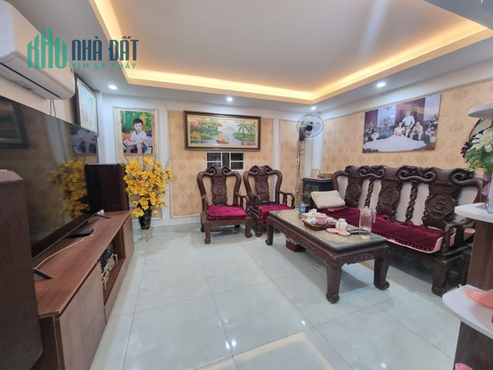 Hiếm. Bán nhà đường Nguyễn Khang, Cầu Giấy. 45m2 x 5 Tầng. Ô TÔ. KINH DOANH. HƠN 6 TỶ.
