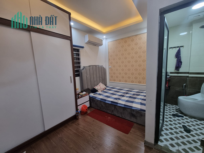 Hiếm. Bán nhà đường Nguyễn Khang, Cầu Giấy. 45m2 x 5 Tầng. Ô TÔ. KINH DOANH. HƠN 6 TỶ.