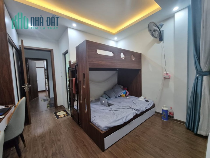 Hiếm. Bán nhà đường Nguyễn Khang, Cầu Giấy. 45m2 x 5 Tầng. Ô TÔ. KINH DOANH. HƠN 6 TỶ.