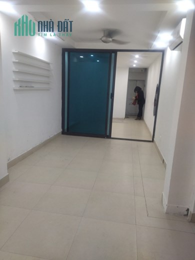 Cho thuê căn hộ tập thể tầng 1 Thành Công Ba Đình, 60m2, mặt tiền 5m, 8 triệu/tháng