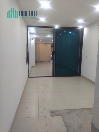 Cho thuê căn hộ tập thể tầng 1 Thành Công Ba Đình, 60m2, mặt tiền 5m, 8 triệu/tháng