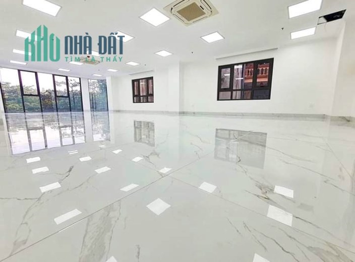 Toà văn phòng 9T có hầm Hoàng Quốc Việt, vỉa hè, ô tô tránh giá 41.9 tỷ