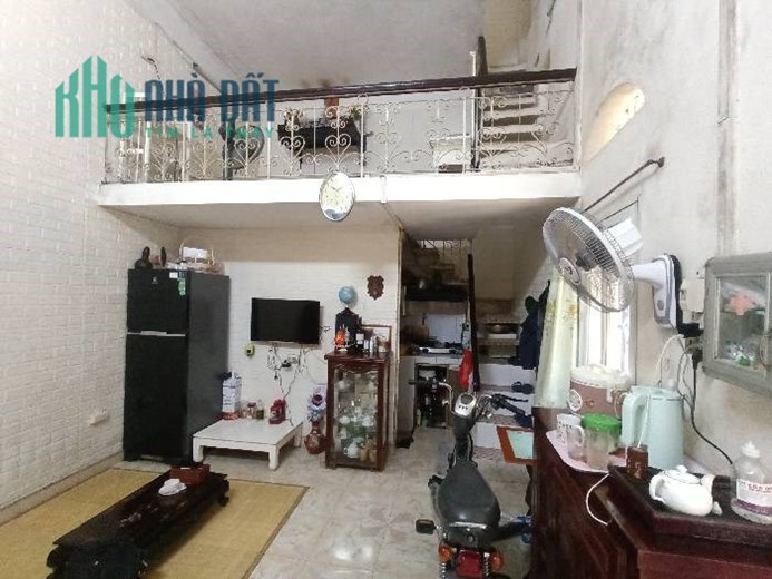 "GẦN PHỐ - CÁCH MẶT PHỐ 20 MÉT - LÔ GÓC - 3 MẶT THOÁNG - NGÕ 3 GÁC - KHU VỰC RẤT NHIỀU TIỆN ÍCH.