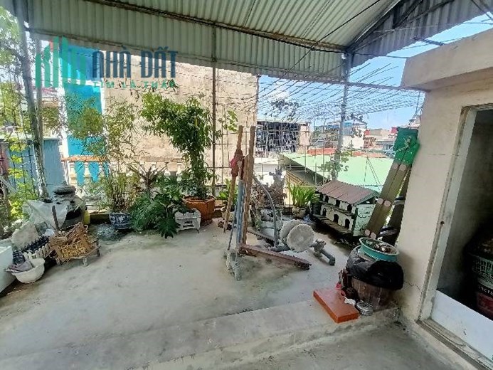 "GẦN PHỐ - CÁCH MẶT PHỐ 20 MÉT - LÔ GÓC - 3 MẶT THOÁNG - NGÕ 3 GÁC - KHU VỰC RẤT NHIỀU TIỆN ÍCH.