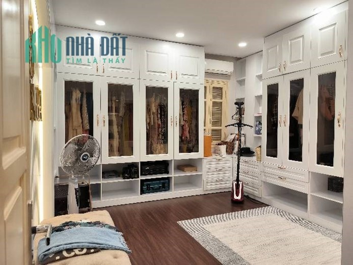 Bán GẤP! Siêu phẩm P/ lô Nguyễn Văn Cừ, full nội thất 5 sao, ô tô, 70m2 x 4T, nhỉnh 12 tỷ