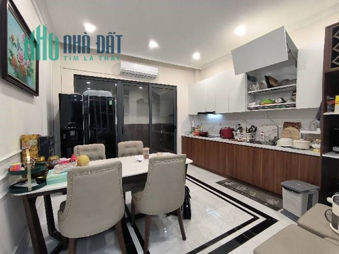 Bán GẤP! Siêu phẩm P/ lô Nguyễn Văn Cừ, full nội thất 5 sao, ô tô, 70m2 x 4T, nhỉnh 12 tỷ