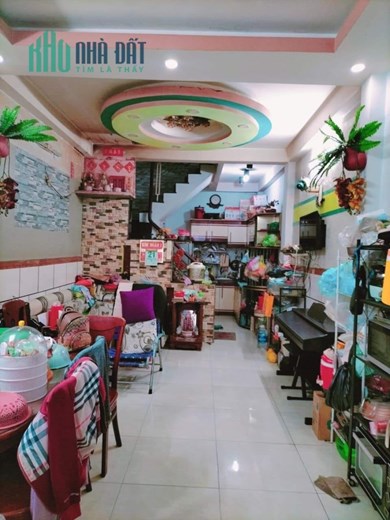 BÁN NHÀ - QUẬN 11 - LẠC LONG QUÂN - SÁT MẶT TIỀN - GIÁP ĐẦM SEN - 40M2 - 3 TẦNG BTCT