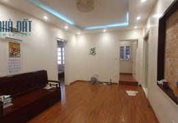 Bán CHCC phố Lý nam Đế, Hoàn Kiếm 60m2 x MT 4m, đủ công năng, giá 2.65 tỷ. LH: 0366051369.