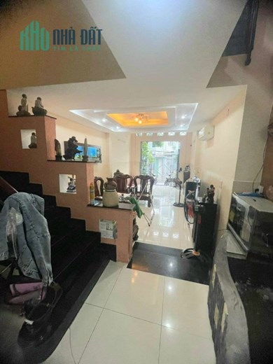 Bán căn hộ dịch vụ Ngang 4.68x 23- đúc 6 tấm có 80 triệu m xóm Chiếu Q4