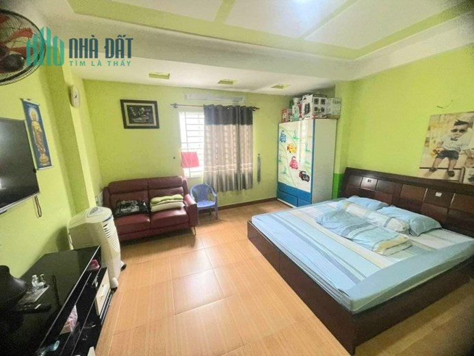 Bán căn hộ dịch vụ Ngang 4.68x 23- đúc 6 tấm có 80 triệu m xóm Chiếu Q4