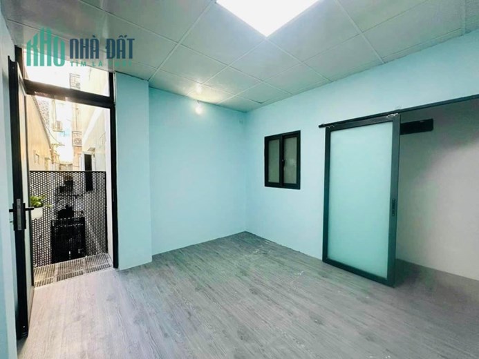 Nhà Đẹp Rẻ Hẻm 3 bác Ngang 4.2 x 8- 3 Phòng Ngũ2Wc Q4 Dưới 2,9 tỷ