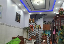 Định cư nước ngoài, cấn Bán nhà đúc 3  tầng, 3m5x10m, HXH bê tông  thông, shr, nhà đẹp.