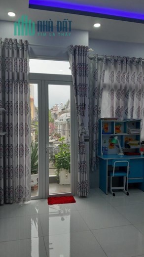 Định cư nước ngoài, cấn Bán nhà đúc 3  tầng, 3m5x10m, HXH bê tông  thông, shr, nhà đẹp.