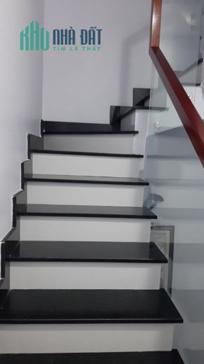 Định cư nước ngoài, cấn Bán nhà đúc 3  tầng, 3m5x10m, HXH bê tông  thông, shr, nhà đẹp.