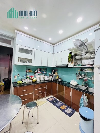 Hiếm Bán Nhà Bầu Cát - Tân Bình - HXH thông - 3 tầng - 30m2