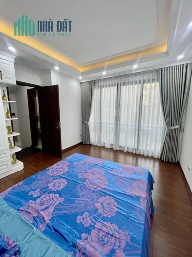 SIÊU ĐẸP. Bán nhà phố Quan Nhân, Thanh Xuân. 30m2 x 5 Tầng. MT 4.5m. Ô TÔ. SÁT PHỐ. Hơn 5 Tỷ.