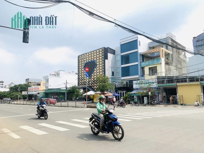 BÌNH TÂN - SIÊU PHẨM 5 TẦNG - NGAY KHU TÊN LỬA - NỘI THẤT GỖ CAO CẤP - HẺM XE HƠI - 4PN - 58M2 -