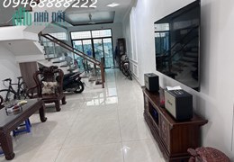 Nhà Hoàng Huy Mall đã hoàn thiện full nội thất , vị trí độc đắc ,kinh doanh buôn bán cực kỳ tốt