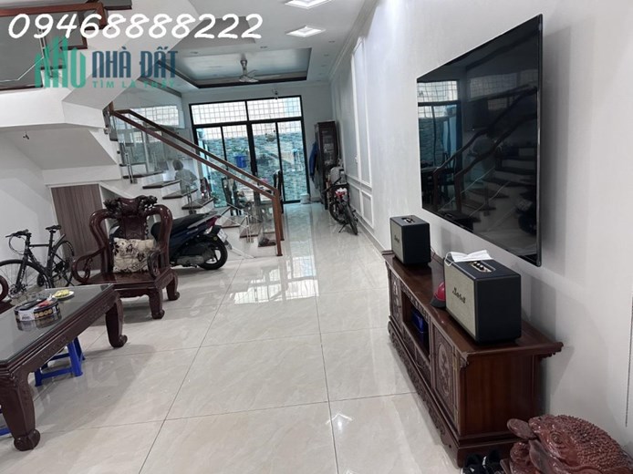 Nhà Hoàng Huy Mall đã hoàn thiện full nội thất , vị trí độc đắc ,kinh doanh buôn bán cực kỳ tốt