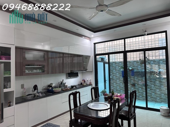 Nhà Hoàng Huy Mall đã hoàn thiện full nội thất , vị trí độc đắc ,kinh doanh buôn bán cực kỳ tốt