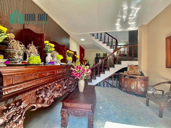 BÁN NHÀ THANH NHÀN, HAI BÀ TRƯNG NGÕ TO GẦN PHỐ 45M2* 4 TẦNG *5 NGỦ SIÊU THOÁNG MÁT GIÁ NHỈNH 4 TỈ