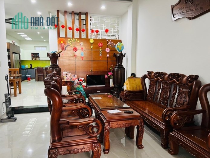 🌹 NHÀ MẶT TIỀN LÊ THANH NGHỊ – VỈA HÈ ĐÁ BÓNG – NHÀ GỖ SANG TRỌNG 🌹