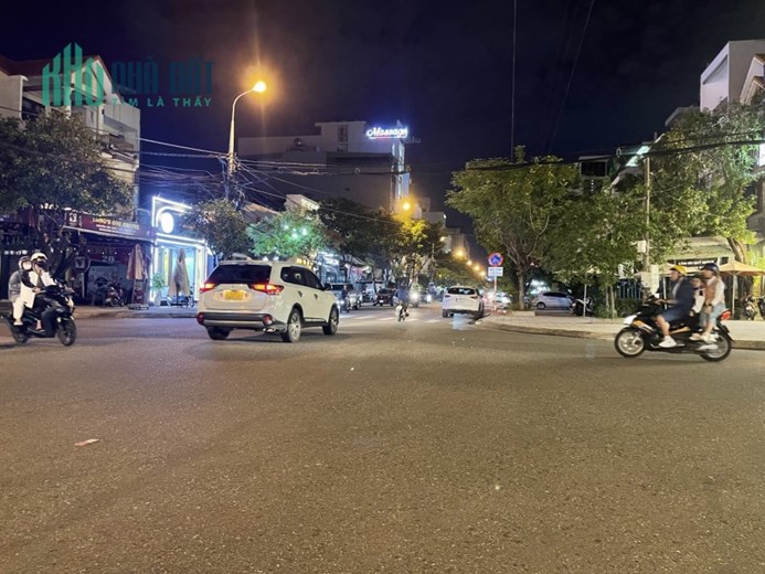 🌹 NHÀ MẶT TIỀN LÊ THANH NGHỊ – VỈA HÈ ĐÁ BÓNG – NHÀ GỖ SANG TRỌNG 🌹