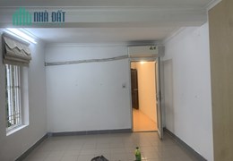 Cho thuê căn hộ tập thể Láng Hạ Ba Đình 150m2, 3 Ngủ, full nội thất. 11 triêu/tháng