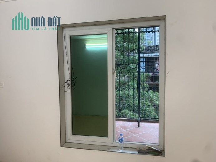 Cho thuê căn hộ tập thể Láng Hạ Ba Đình 150m2, 3 Ngủ, full nội thất. 11 triêu/tháng
