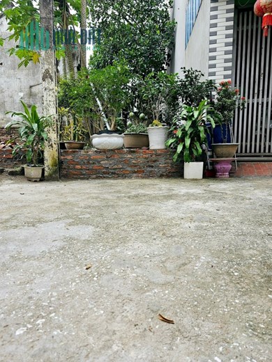 39m phun thổ cư, vuông vắn như bánh chưng 
- Chỉ vài trăm mét là đến trường cấp ba Chương Mỹ A và