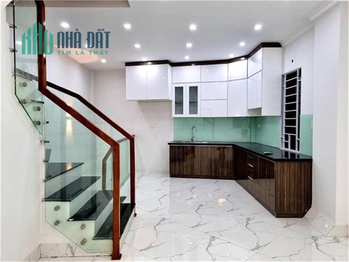 BÁN GẤP T12! Nhà Lĩnh Nam 48m nhỉnh 6 tỷ, lô góc, ô tô, nội thất châu Âu.