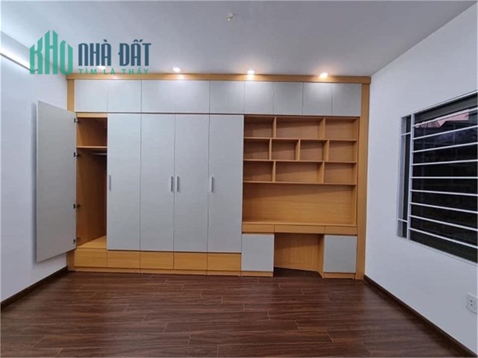 BÁN GẤP T12! Nhà Lĩnh Nam 48m nhỉnh 6 tỷ, lô góc, ô tô, nội thất châu Âu.
