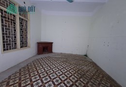 Cho thuê mặt bằng kinh doanh mặt phố Châu Long Ba Đình 50m2, mặt tiền 4,5m. 25 triệu/tháng