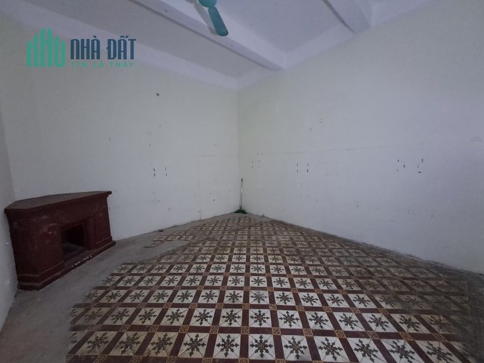 Cho thuê mặt bằng kinh doanh mặt phố Châu Long Ba Đình 50m2, mặt tiền 4,5m. 25 triệu/tháng