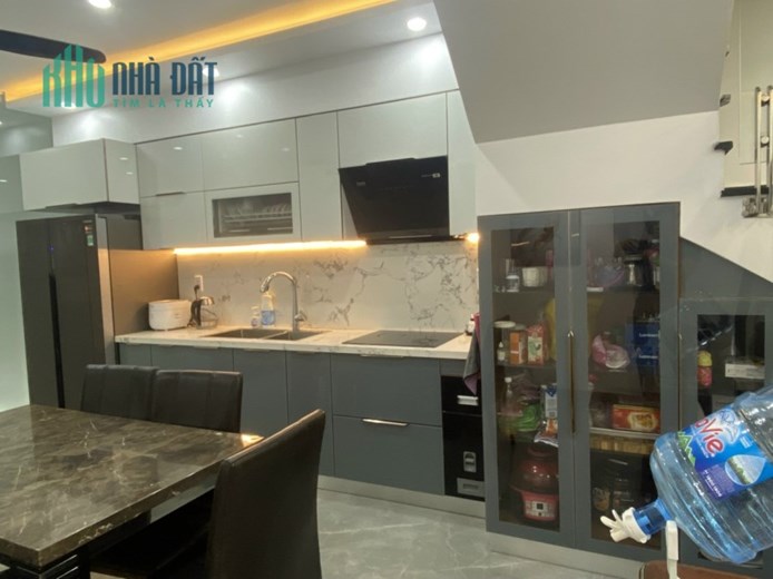 Bán nhà phân lô Lê Hồng Phong, 40m 5 tầng độc lập dân xây GIÁ 5.5 tỉ gần BigC