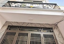 BÁN NHÀ VỊ TRÍ ĐẸP TRUNG TÂM PHỐ LĨNH NAM QUẬN HOÀNG MAI DT: 35M2 5 TẦNG MT:3.5M 3 PHÒNG NGỦ GIÁ: