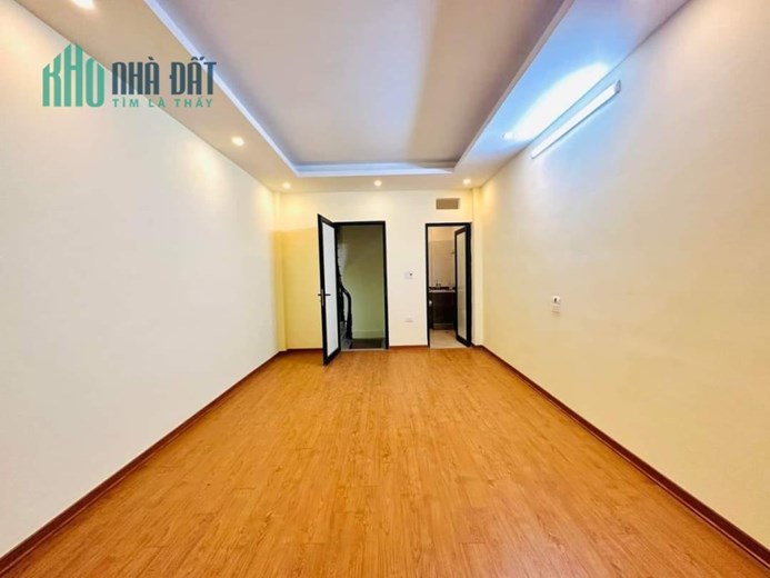 NHÀ ĐẸP VỊ TRÍ ĐẸP PHỐ NAM DƯ QUẬN HOÀNG MAI DT: 35M2 5 TẦNG MT:3.5M 3 PHÒNG NGỦ GIÁ: 3.55 TỶ