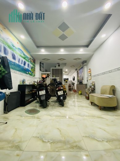 Nhỉnh 4 tỷ nhà HXH thông gần Ngã tư 4 xã Bình Tân 3 tâng BTCT 60m2.