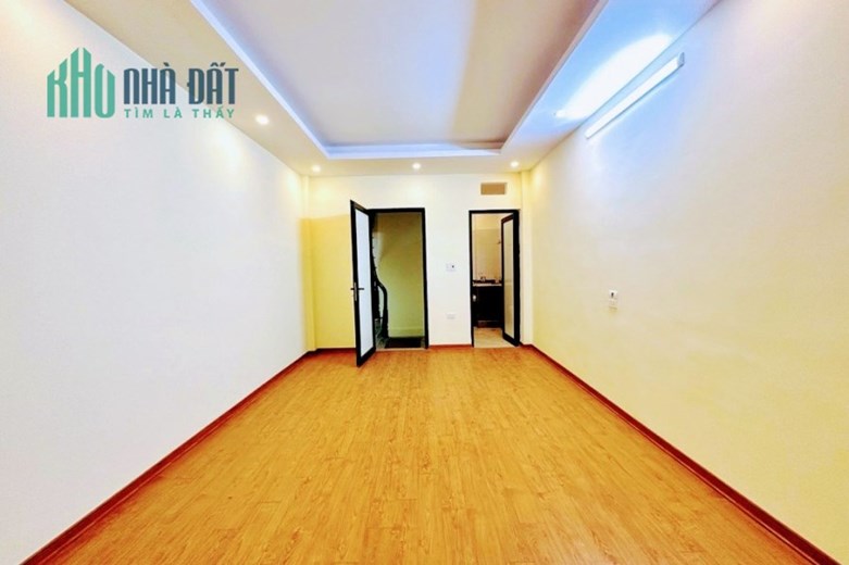 Nam Dư, Lĩnh Nam - Bán Gấp Nhà 5 Tầng 36M, MT 3,6M - Ngõ Thông, Hai Mặt Thoáng Sáng